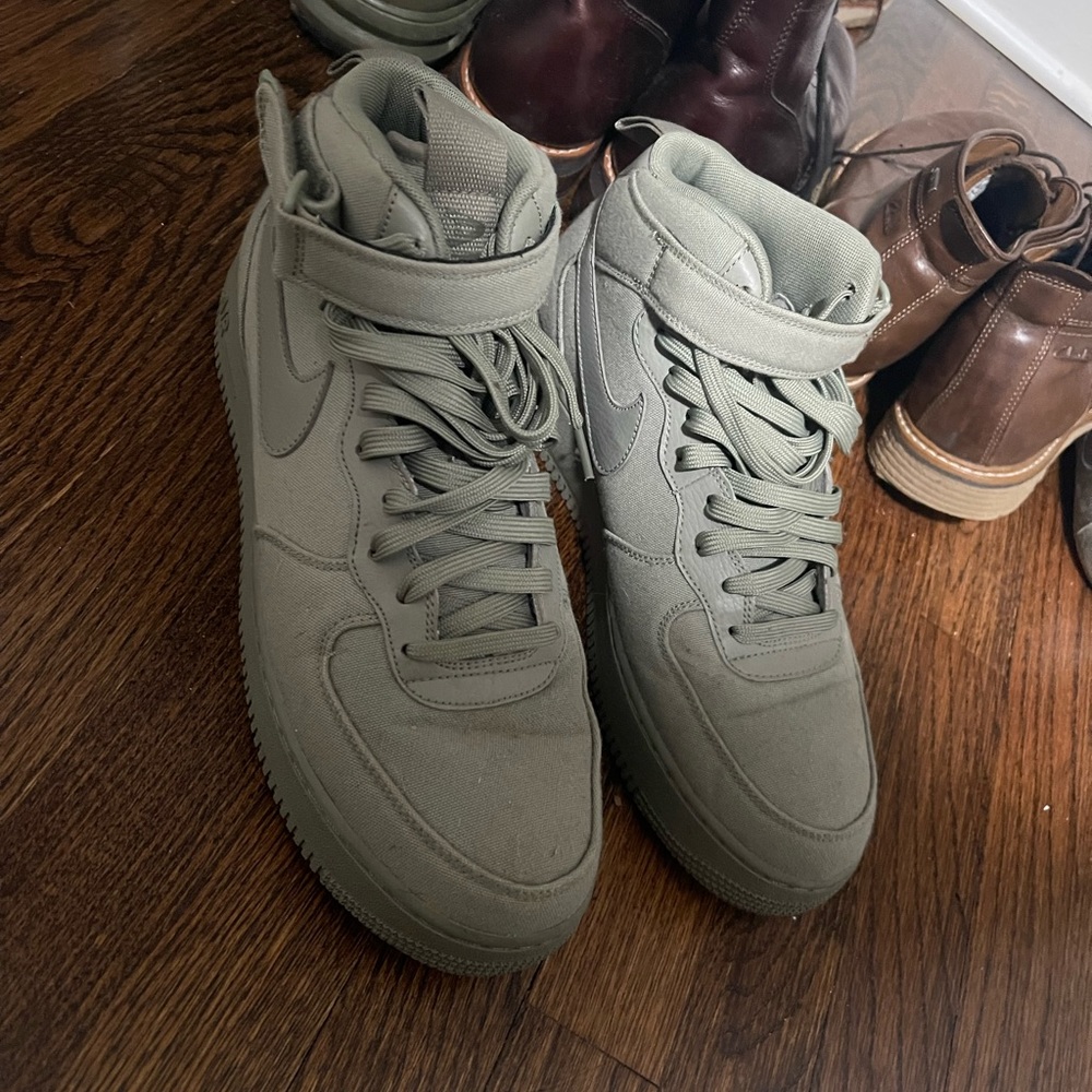 Limited edition mens nike Air Force 1 canvas. Barely worn bought in Vegas.